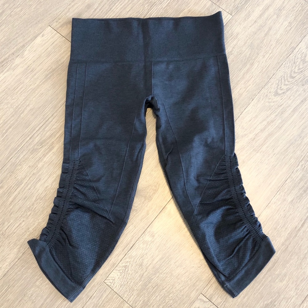 lululemon In The Flow Crop, Size 4